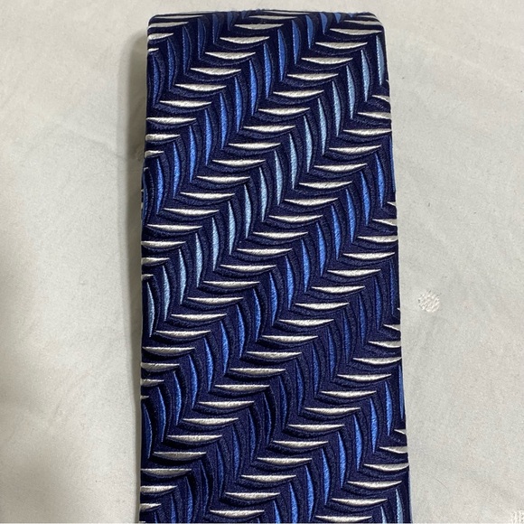 Armani Collezioni Tie (NWOT) - Picture 2 of 6
